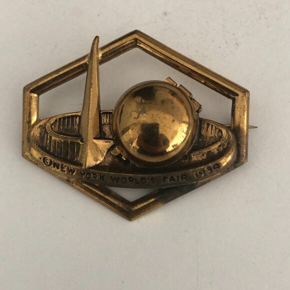 Vintage 1939 New York World's Fair Trylon & Perisphere Locket Pin Brooch - Picture 2 of 9